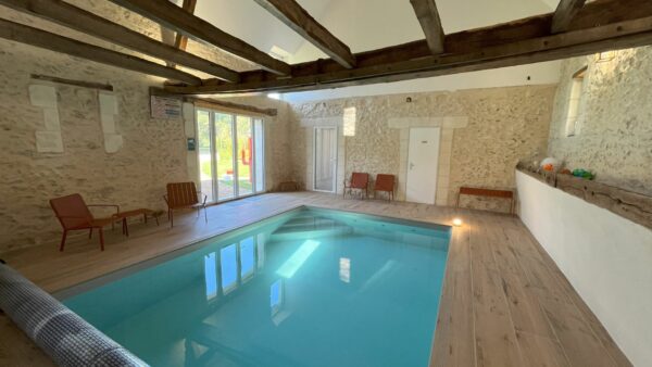 Gîte familial avec une grande piscine en Touraine